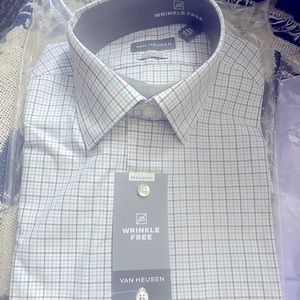 Van Heusen Men’s dress shirt (small)